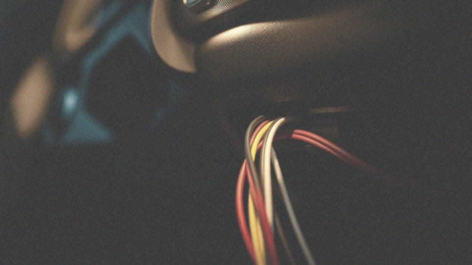 Jakie przewody są potrzebne do podłączenia czujników parkowania?