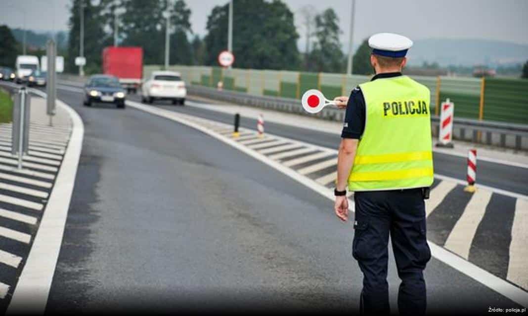 Policjanci ostrzegają seniorów przed oszustwami